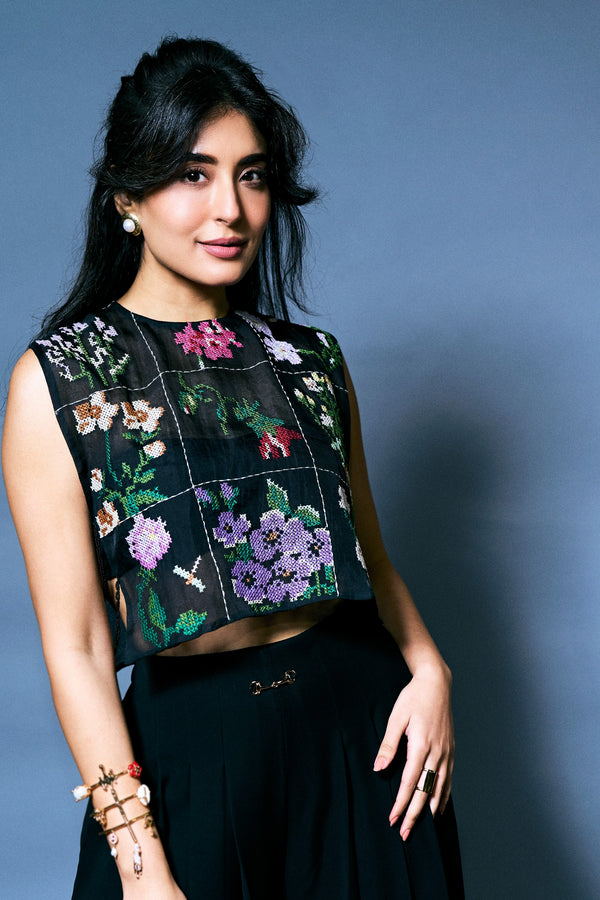 Kritika Kamra In Starke Ring - Image 3