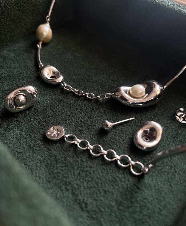 Shilpa Shetty Bracelet In Cosmos Pearl Bracelet - Image 2